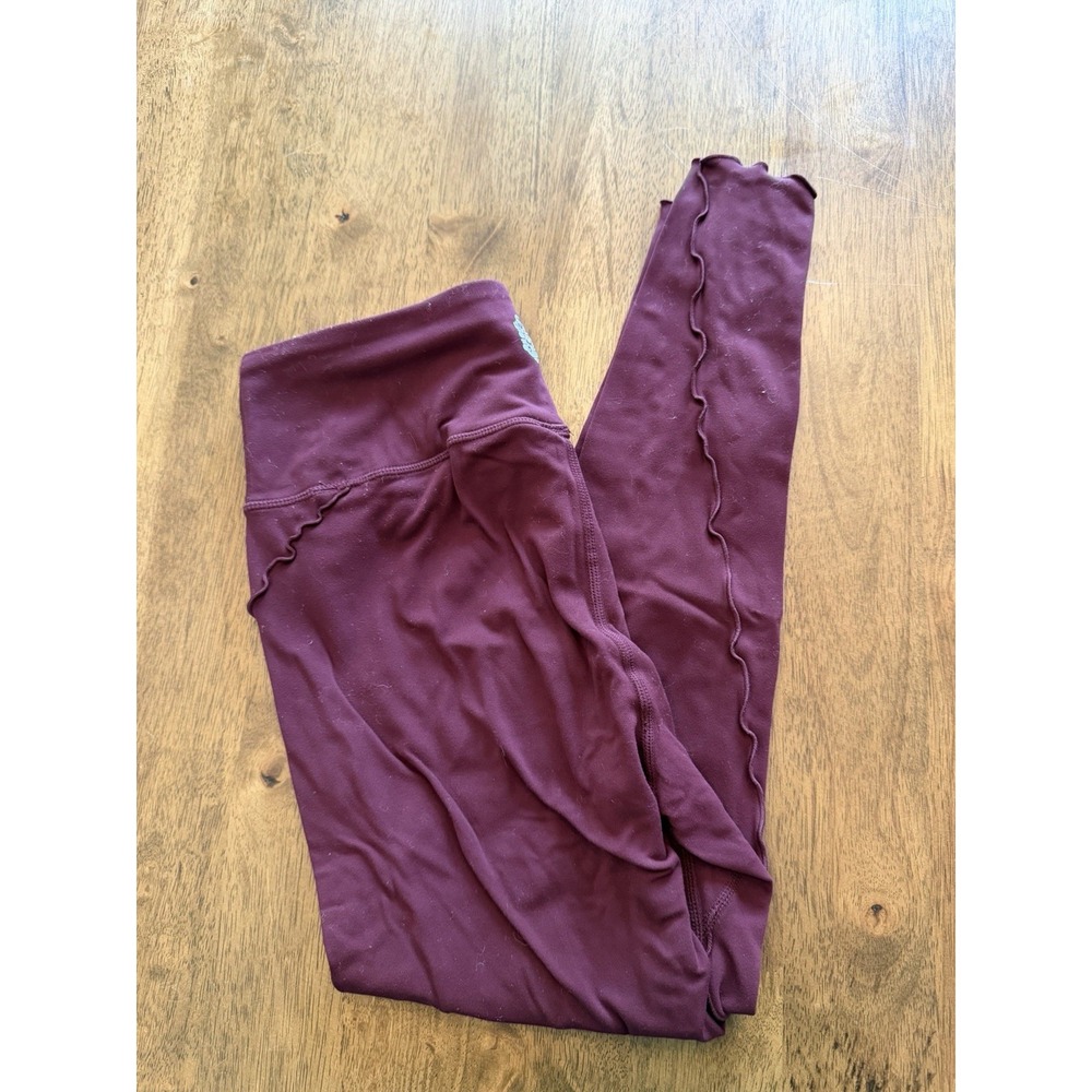 FP Movement Hearts Aflutter Leggings Womens M Plum Jam Ruffle Lettuce Hem Yoga